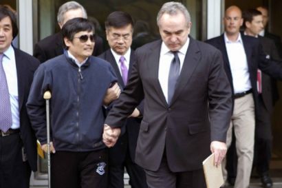 http://www.worldmeets.us/images/Guangcheng.Kurt.Campbell.embassy_pic.jpg