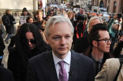 http://www.worldmeets.us/images/julian.assange.high.court.london_pic.jpg